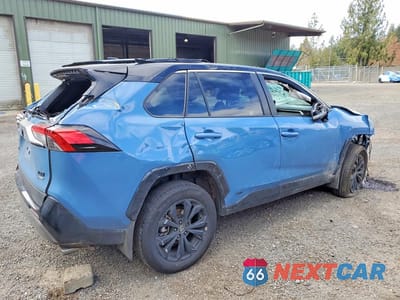 Trzecie zdjęcie samochodu z tyłu: 2025 TOYOTA RAV4 HYBRID XSE VIN:4T3E6RFV5SU185382 - miniatura