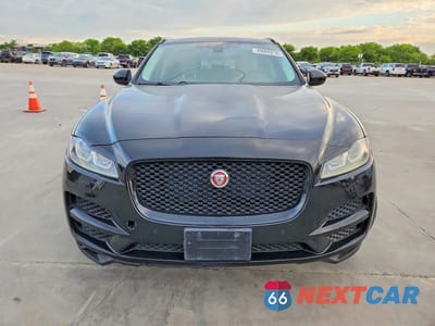 Piąte zdjęcie samochodu w środku: 2018 JAGUAR F-PACE PREMIUM 25T VIN:SADCJ2FX2JA266081 - miniatura