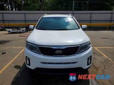 Piąte zdjęcie samochodu w środku: 2015 KIA SORENTO LX VIN:5XYKT4A74FG609209 - miniatura