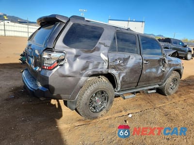 Trzecie zdjęcie samochodu z tyłu: 2018 TOYOTA 4RUNNER TRD OFF-ROAD PREMIUM VIN:JTEBU5JR0J5526233 - miniatura