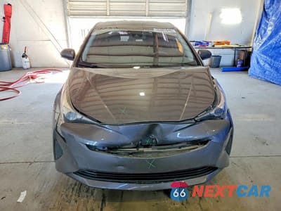 Piąte zdjęcie samochodu w środku: 2018 TOYOTA PRIUS THREE VIN:JTDKARFUXJ3551153 - miniatura