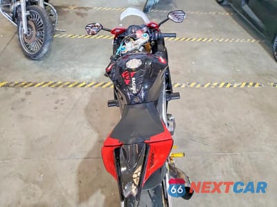 Zdjęcie 6 z 9 samochodu: 2013 APRILIA RSV4 R-FACTORY VIN:ZD4RKU021DS000047 - miniatura