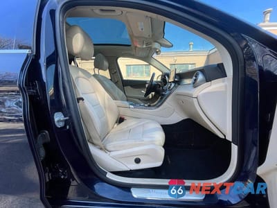 Piąte zdjęcie samochodu w środku: 2019 MERCEDES-BENZ GLC 300 4MATIC VIN:WDC0G4KB9KV185683 - miniatura