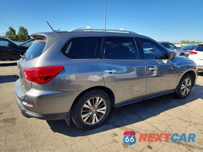 Trzecie zdjęcie samochodu z tyłu: 2017 NISSAN PATHFINDER SV VIN:5N1DR2MN8HC629858 - miniatura
