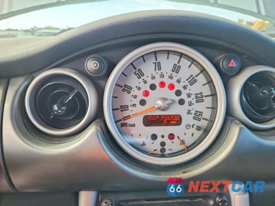 Zdjęcie 9 z 12 samochodu: 2008 MINI COOPER VIN:WMWRH33558TL97088 - miniatura