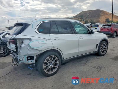 Trzecie zdjęcie samochodu z tyłu: 2024 BMW X5 XDRIVE50E VIN:5UX43EU09R9S27128 - miniatura