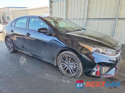 Czwarte zdjęcie samochodu z boku: 2024 KIA FORTE GT LINE VIN:3KPF54AD4RE694216 - miniatura