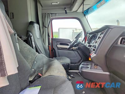 Piąte zdjęcie samochodu w środku: 2022 KENWORTH T680 SEMI TRUCK VIN:1XKYD49X9NJ483718 - miniatura