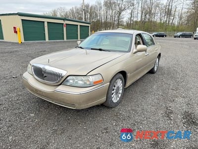Drugie zdjęcie samochodu z przodu: 2005 LINCOLN TOWN CAR SIGNATURE VIN:1LNHM81W35Y668923 - miniatura