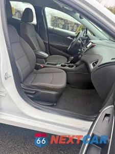 Piąte zdjęcie samochodu w środku: 2019 CHEVROLET CRUZE LS VIN:1G1BC5SM6K7101351 - miniatura