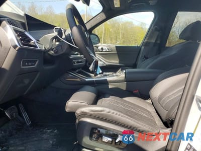 Zdjęcie 7 z 13 samochodu: 2026 BMW X7 M60I VIN:5UX33EM01T9075431 - miniatura