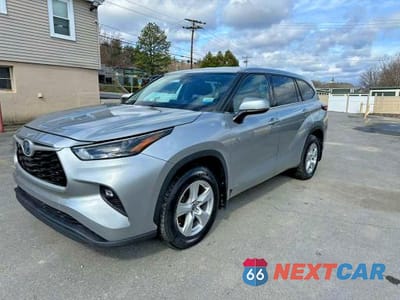2022 TOYOTA HIGHLANDER HYBRID LE 5TDBBRCH9NS555235 - główne zdjęcie licytacji z USA - miniatura