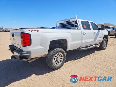 Trzecie zdjęcie samochodu z tyłu: 2018 CHEVROLET SILVERADO K2500 HEAVY DUTY LT VIN:1GC1KVEG9JF237523 - miniatura