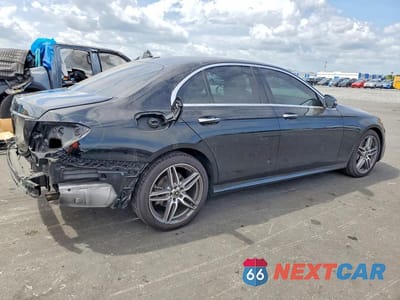 Trzecie zdjęcie samochodu z tyłu: 2019 MERCEDES-BENZ E 300 VIN:WDDZF4JBXKA662927 - miniatura