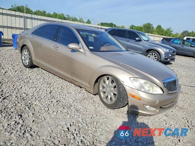 Czwarte zdjęcie samochodu z boku: 2007 MERCEDES-BENZ S 550 VIN:WDDNG71X87A049186 - miniatura