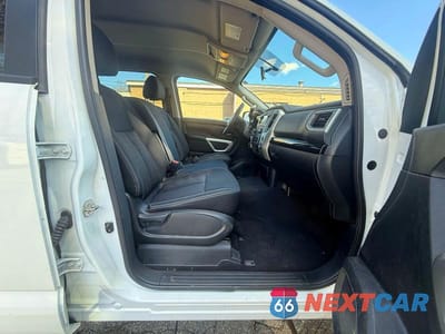 Piąte zdjęcie samochodu w środku: 2019 NISS TITAN S VIN:1N6AA1EJ0KN500025 - miniatura