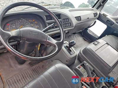 Zdjęcie 8 z 13 samochodu: 2006 ISUZU T7F BOX TRUCK VIN:4GTL7F1376F700090 - miniatura