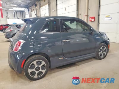 Trzecie zdjęcie samochodu z tyłu: 2018 FIAT 500 ELECTRIC VIN:3C3CFFGE3JT377415 - miniatura