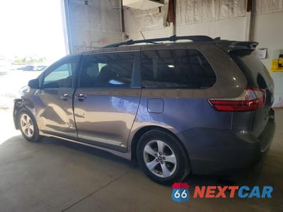 Drugie zdjęcie samochodu z przodu: 2018 TOYOTA SIENNA LE VIN:5TDKZ3DC0JS954461 - miniatura