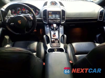 Zdjęcie 8 z 12 samochodu: 2013 PORSCHE CAYENNE VIN:WP1AF2A25DLA40415 - miniatura