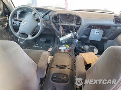 Zdjęcie 8 z 13 samochodu: 2005 TOYOTA SEQUOIA SR5 VIN:5TDZT34A55S251765 - miniatura