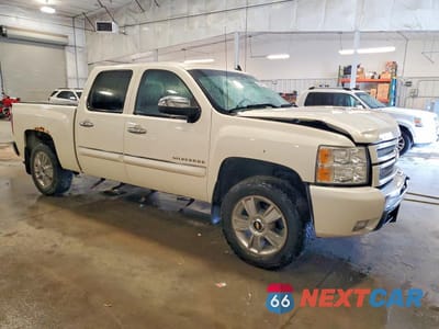 Czwarte zdjęcie samochodu z boku: 2013 CHEVROLET SILVERADO K1500 LTZ VIN:3GCPKTE70DG306424 - miniatura