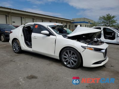 Czwarte zdjęcie samochodu z boku: 2023 MAZDA 3 SELECT VIN:3MZBPABM4PM368731 - miniatura