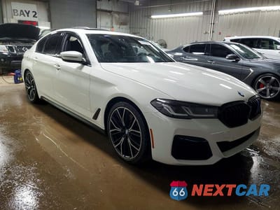 Czwarte zdjęcie samochodu z boku: 2021 BMW M550XI VIN:WBA13BK0XMCH31057 - miniatura