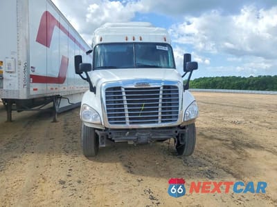 Zdjęcie 9 z 10 samochodu: 2014 FREIGHTLINER CASCADIA 125 SEMI TRUCK VIN:1FUJGLDV1ELFV4303 - miniatura