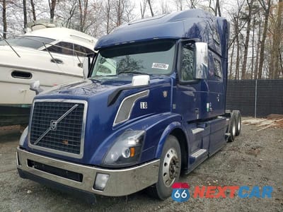 Drugie zdjęcie samochodu z przodu: 2018 VOLVO VN VNL - SEMI TRUCK VIN:4V4NC9EH0JN996005 - miniatura