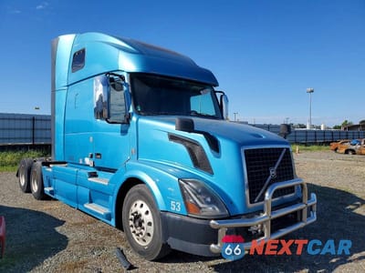 2015 VOLVO VN VNL 4V4NC9EH3FN916851 - główne zdjęcie licytacji z USA - miniatura
