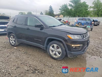 Czwarte zdjęcie samochodu z boku: 2017 JEEP COMPASS LATITUDE VIN:3C4NJDBB4HT660789 - miniatura