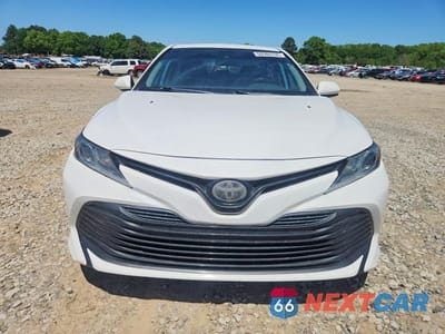 Piąte zdjęcie samochodu w środku: 2020 TOYOTA CAMRY LE VIN:4T1C11AK6LU936052 - miniatura