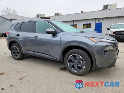 Czwarte zdjęcie samochodu z boku: 2025 NISSAN ROGUE SV VIN:5N1BT3BB0SC794849 - miniatura