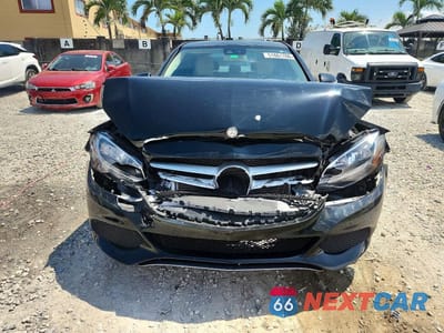 Piąte zdjęcie samochodu w środku: 2016 MERCEDES-BENZ C 300 4MATIC VIN:55SWF4KB3GU125180 - miniatura