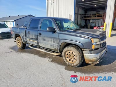 Czwarte zdjęcie samochodu z boku: 2005 CHEVROLET SILVERADO K1500 VIN:2GCEK13T051200352 - miniatura