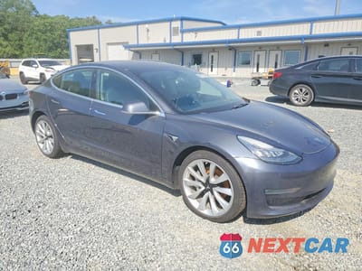 Czwarte zdjęcie samochodu z boku: 2019 TESLA MODEL 3 VIN:5YJ3E1EB0KF389113 - miniatura
