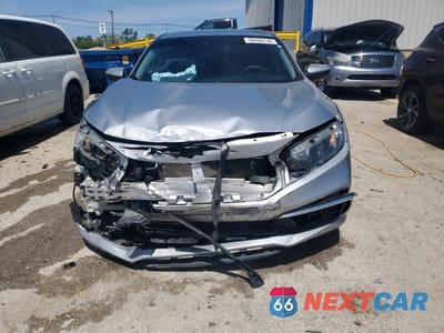 Piąte zdjęcie samochodu w środku: 2019 HONDA CIVIC LX VIN:2HGFC2F6XKH601828 - miniatura