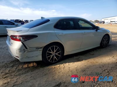 Trzecie zdjęcie samochodu z tyłu: 2021 TOYOTA CAMRY SE VIN:4T1G11AK1MU404128 - miniatura