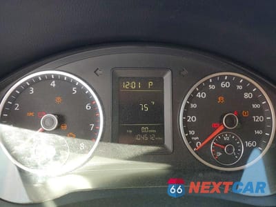 Zdjęcie 9 z 13 samochodu: 2010 VOLKSWAGEN TIGUAN S VIN:WVGAV7AX4AW000474 - miniatura