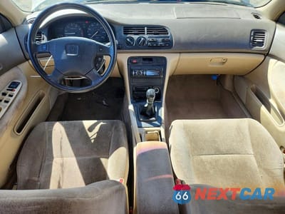 Zdjęcie 8 z 12 samochodu: 1994 HONDA ACCORD LX VIN:JHMCD5549RC013222 - miniatura