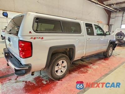 Trzecie zdjęcie samochodu z tyłu: 2016 CHEVROLET SILVERADO K1500 LT VIN:1GCVKREC6GZ328813 - miniatura