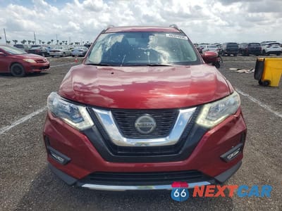Piąte zdjęcie samochodu w środku: 2018 NISSAN ROGUE S VIN:5N1AT2MT9JC842729 - miniatura