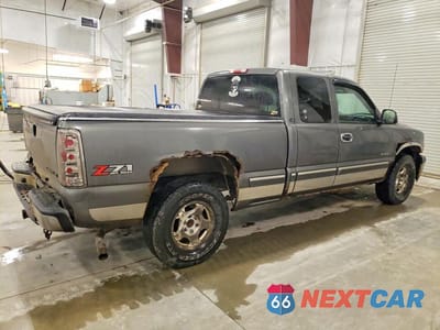 Trzecie zdjęcie samochodu z tyłu: 2002 CHEVROLET SILVERADO K1500 VIN:2GCEK19T721197713 - miniatura