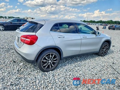Trzecie zdjęcie samochodu z tyłu: 2017 MERCEDES-BENZ GLA 250 VIN:WDCTG4EB3HJ353374 - miniatura