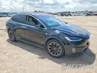 Czwarte zdjęcie samochodu z boku: 2018 TESLA MODEL X VIN:5YJXCBE29JF136366 - miniatura