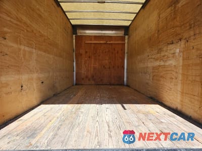 Zdjęcie 11 z 13 samochodu: 2019 ISUZU NPR XD BOX TRUCK VIN:JALC4W166K7K00297 - miniatura