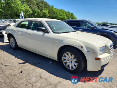 Czwarte zdjęcie samochodu z boku: 2008 CHRYSLER 300 LX VIN:2C3KA43R78H133602 - miniatura