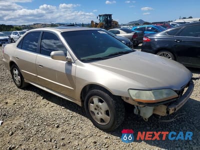 Czwarte zdjęcie samochodu z boku: 2002 HONDA ACCORD EX VIN:1HGCG165X2A003732 - miniatura