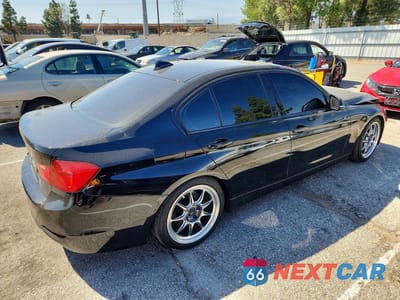 Trzecie zdjęcie samochodu z tyłu: 2015 BMW 320 I VIN:WBA3B1G55FNT06411 - miniatura